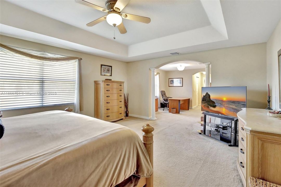 For Sale: $1,350,000 (5 beds, 5 baths, 4225 Square Feet)