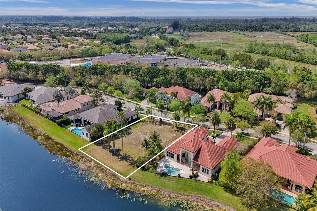 Activo con contrato: $825,000 (0.40 acres)