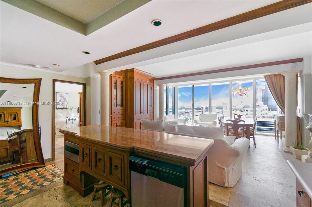 For Sale: $1,250,000 (1 beds, 1 baths, 960 Square Feet)