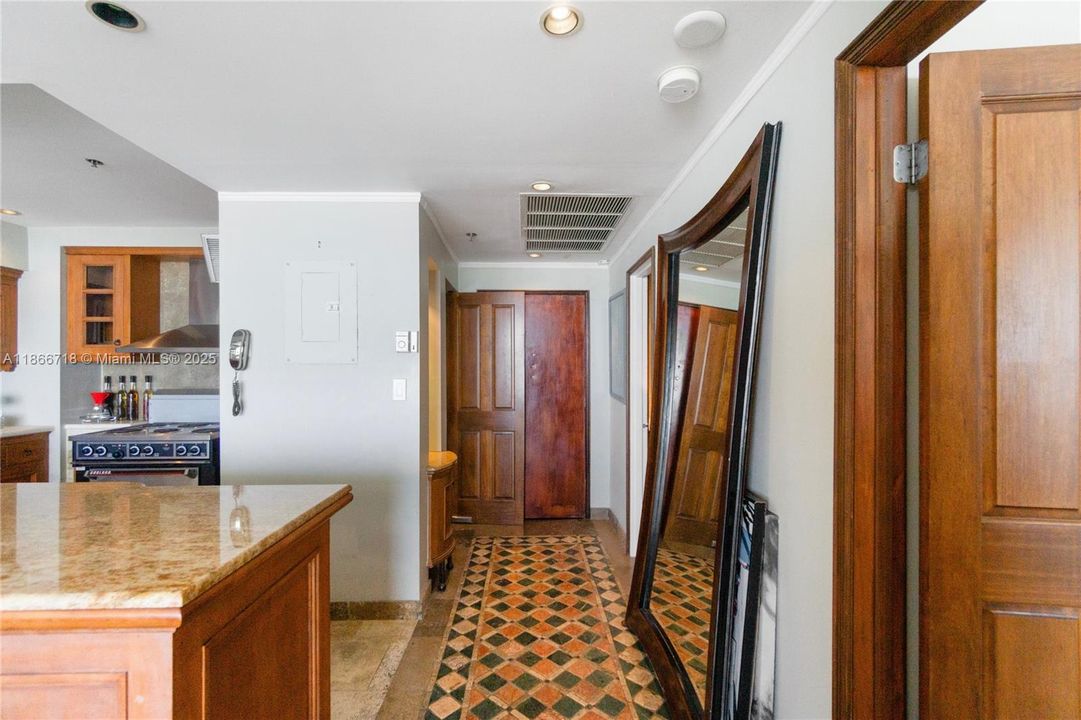 For Sale: $1,250,000 (1 beds, 1 baths, 960 Square Feet)