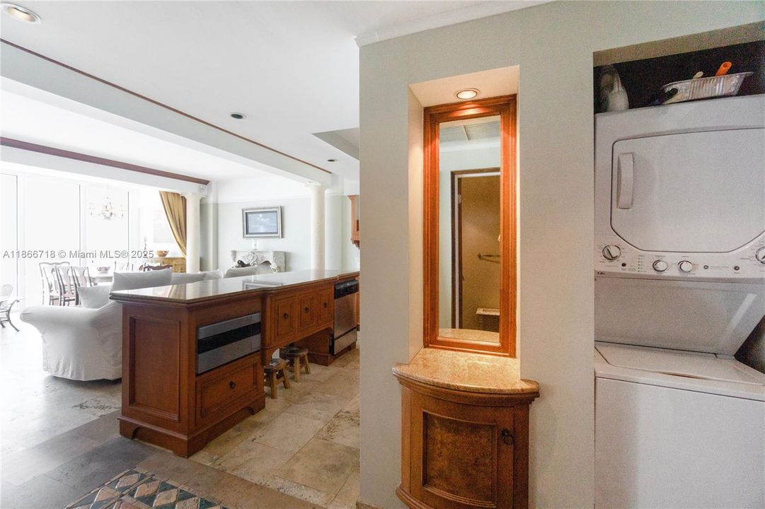 For Sale: $1,250,000 (1 beds, 1 baths, 960 Square Feet)