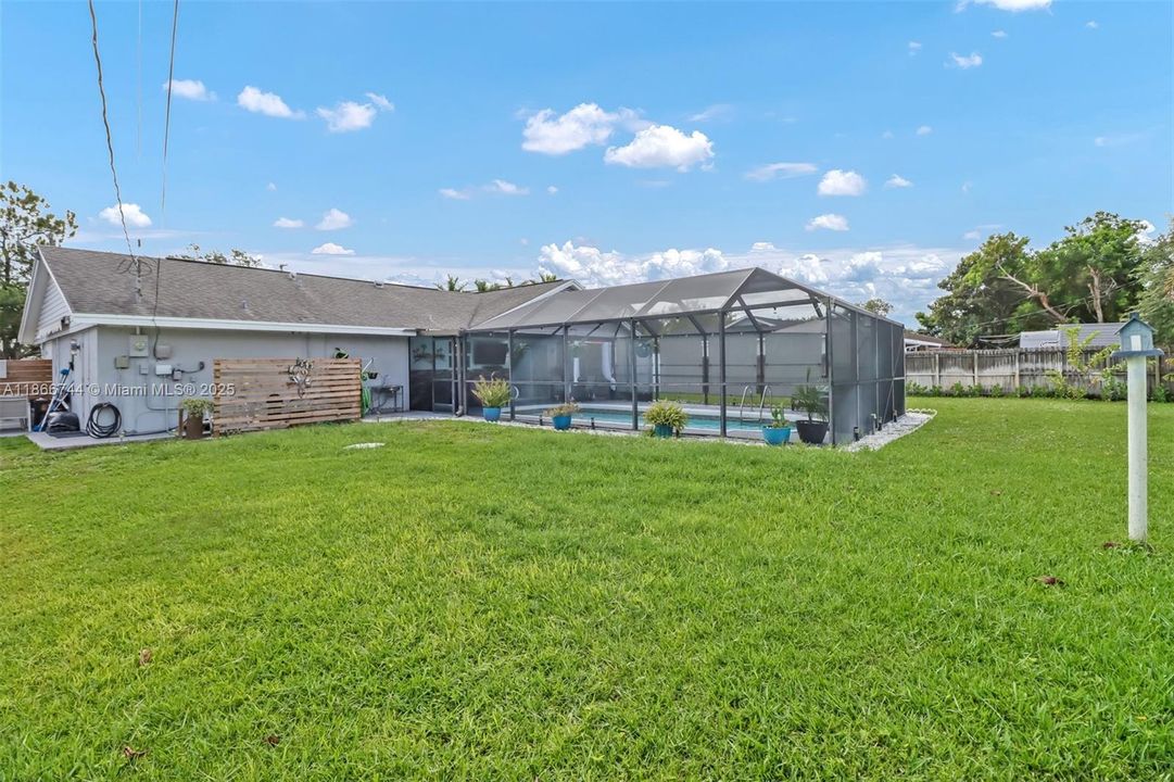 Недавно продано: $585,000 (4 спален, 3 ванн, 1272 Квадратных фут)