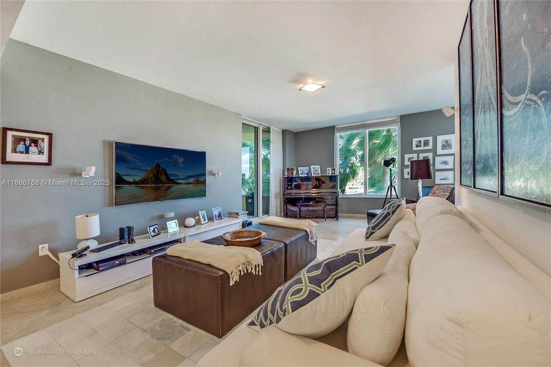 В аренду: $25,000 (3 спален, 5 ванн, 3950 Квадратных фут)