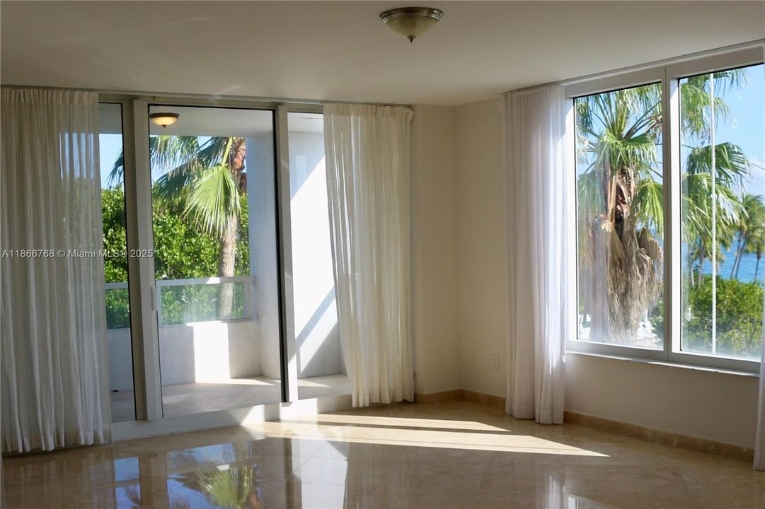 В аренду: $25,000 (3 спален, 5 ванн, 3950 Квадратных фут)