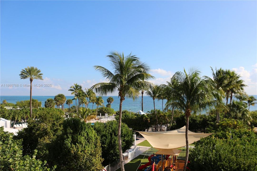 В аренду: $25,000 (3 спален, 5 ванн, 3950 Квадратных фут)