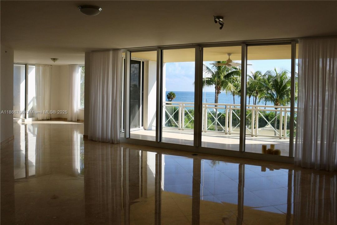 В аренду: $25,000 (3 спален, 5 ванн, 3950 Квадратных фут)