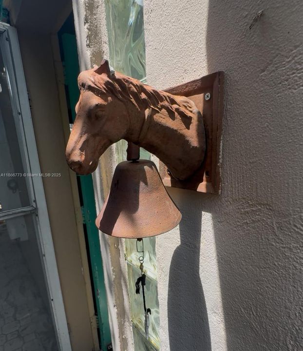 Active With Contract: $320,000 (2 beds, 1 baths, 1338 Square Feet)