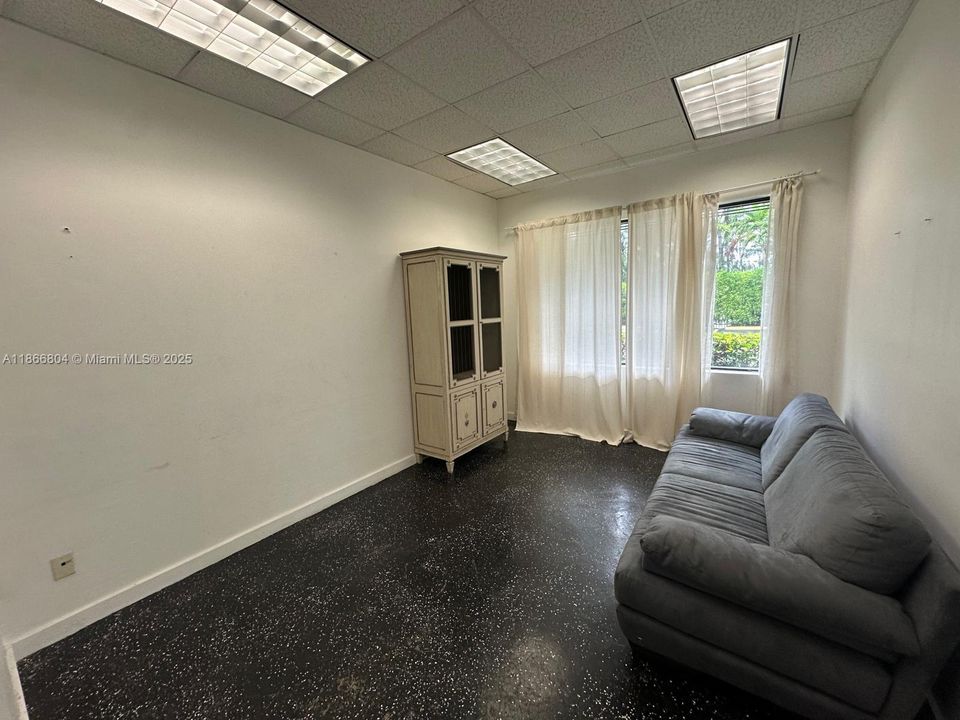 出租: $20,000 (0 贝兹, 0 浴室, 0 平方英尺)