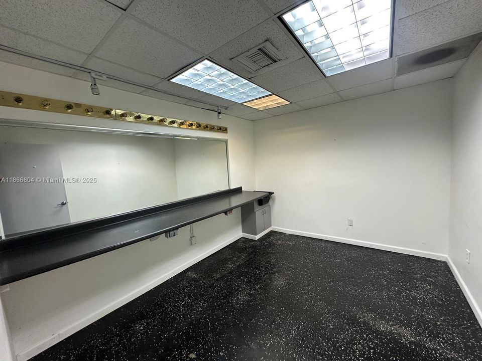 出租: $20,000 (0 贝兹, 0 浴室, 0 平方英尺)