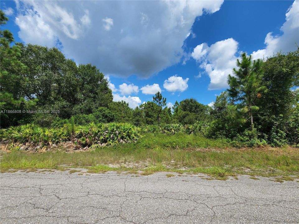 最近售出: $35,000 (0.50 acres)