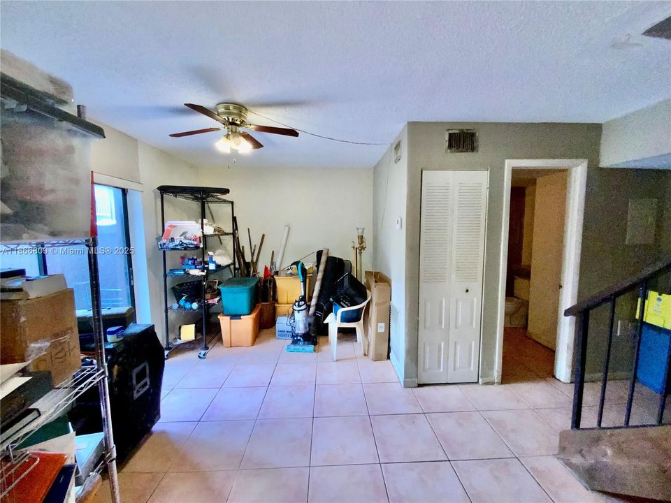 Activo con contrato: $249,000 (2 camas, 2 baños, 1330 Pies cuadrados)