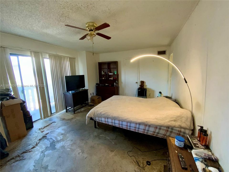 Activo con contrato: $249,000 (2 camas, 2 baños, 1330 Pies cuadrados)