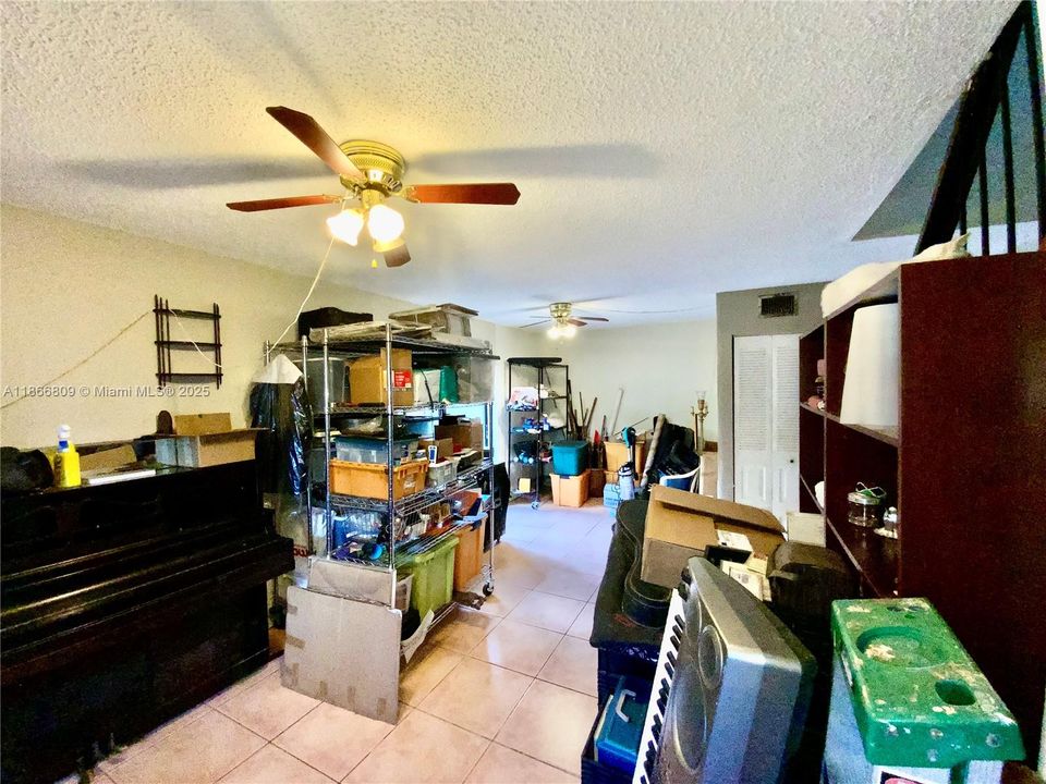 Activo con contrato: $249,000 (2 camas, 2 baños, 1330 Pies cuadrados)