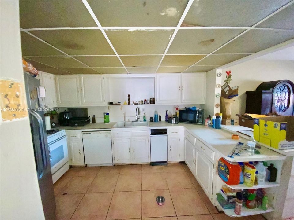 Activo con contrato: $249,000 (2 camas, 2 baños, 1330 Pies cuadrados)