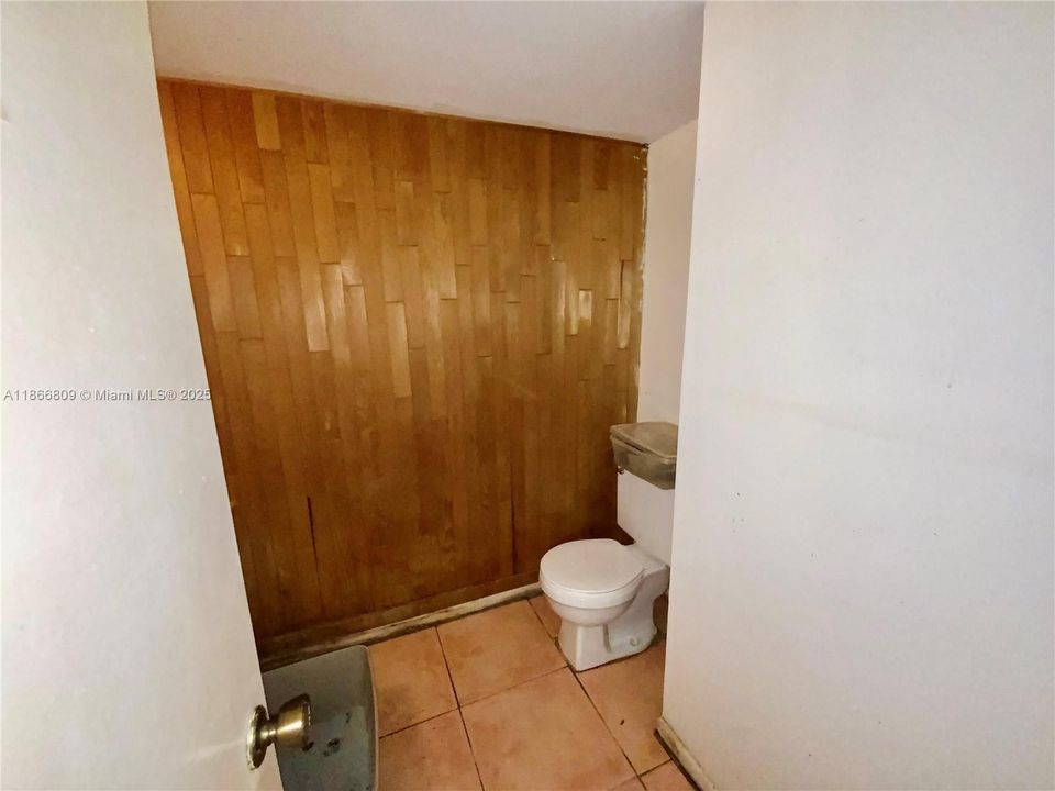 Activo con contrato: $249,000 (2 camas, 2 baños, 1330 Pies cuadrados)