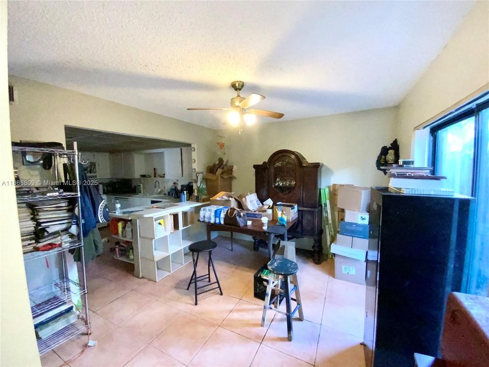 Activo con contrato: $249,000 (2 camas, 2 baños, 1330 Pies cuadrados)