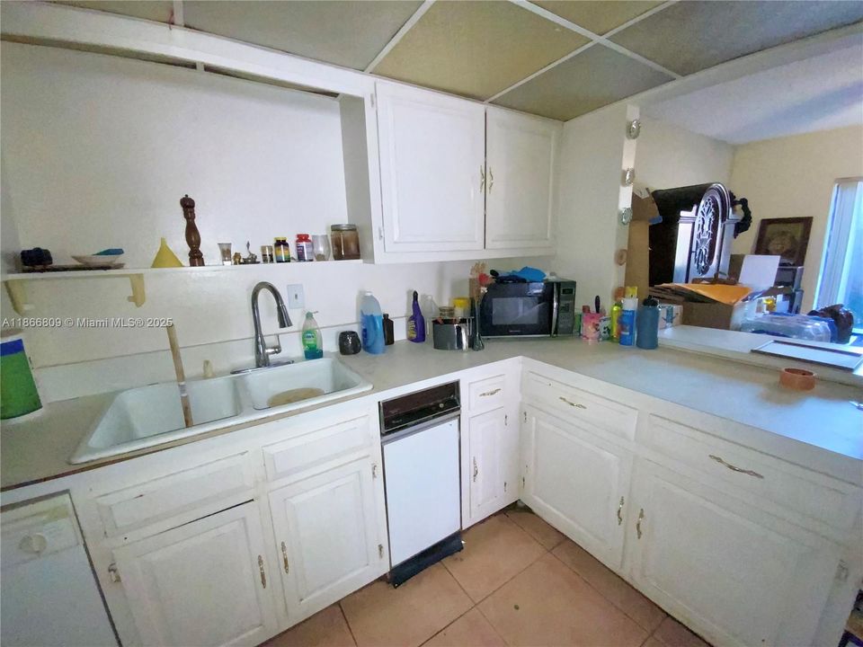 Activo con contrato: $249,000 (2 camas, 2 baños, 1330 Pies cuadrados)