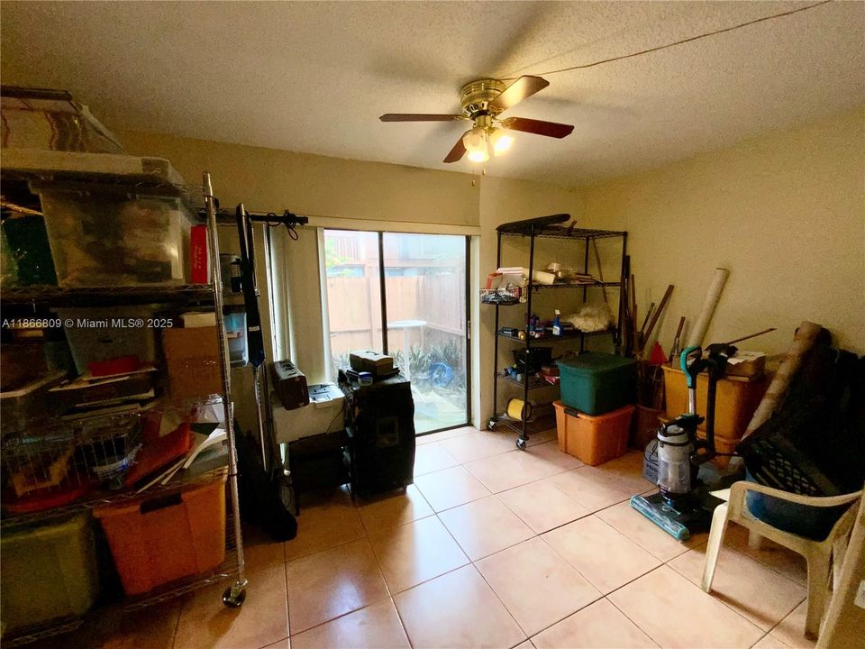 Activo con contrato: $249,000 (2 camas, 2 baños, 1330 Pies cuadrados)