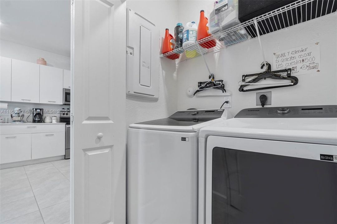 Recientemente alquilado: $4,250 (4 camas, 2 baños, 1820 Pies cuadrados)