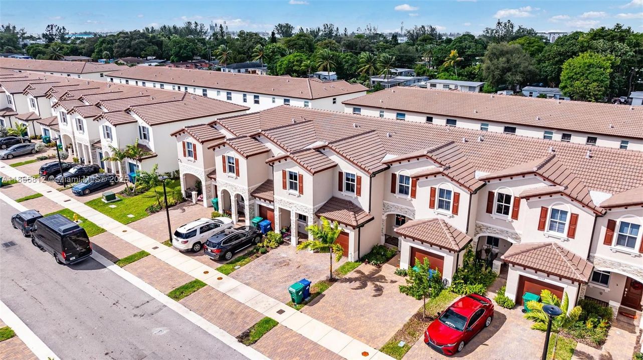 Recientemente alquilado: $4,250 (4 camas, 2 baños, 1820 Pies cuadrados)