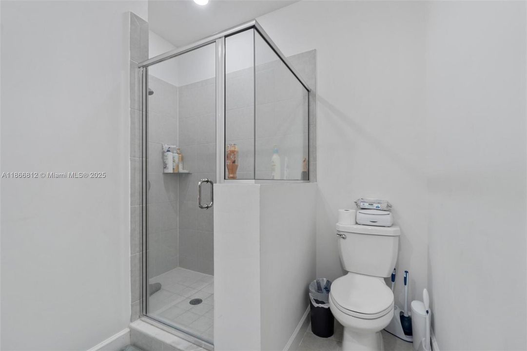 Recientemente alquilado: $4,250 (4 camas, 2 baños, 1820 Pies cuadrados)