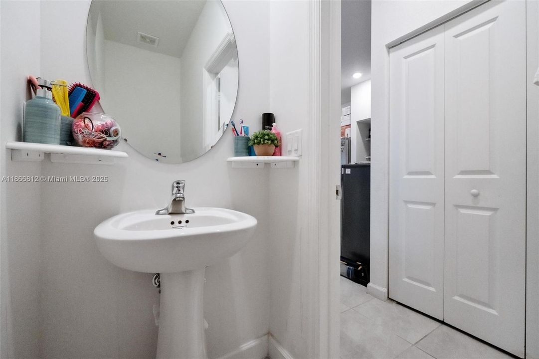 Recientemente alquilado: $4,250 (4 camas, 2 baños, 1820 Pies cuadrados)