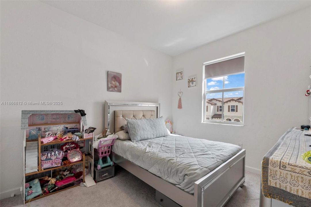 Recientemente alquilado: $4,250 (4 camas, 2 baños, 1820 Pies cuadrados)