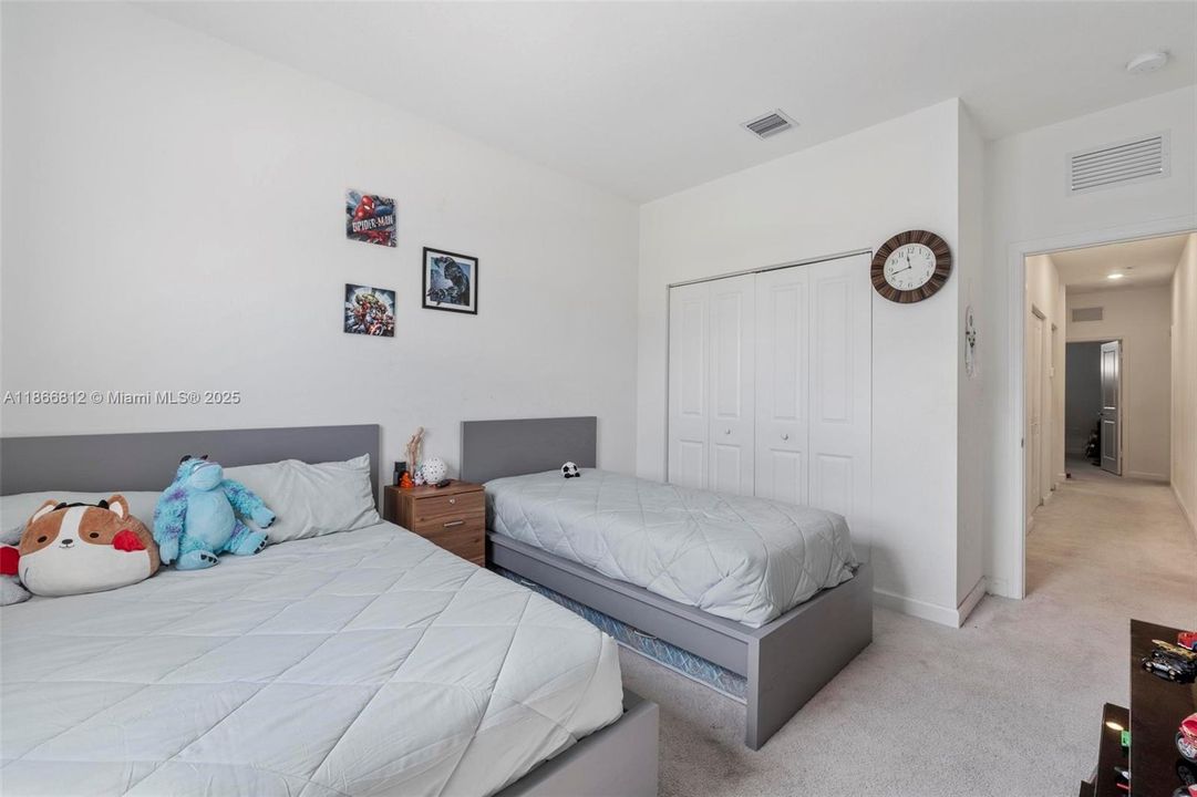 Recientemente alquilado: $4,250 (4 camas, 2 baños, 1820 Pies cuadrados)