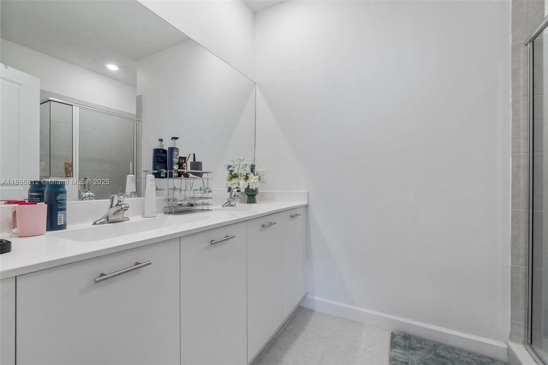 Recientemente alquilado: $4,250 (4 camas, 2 baños, 1820 Pies cuadrados)
