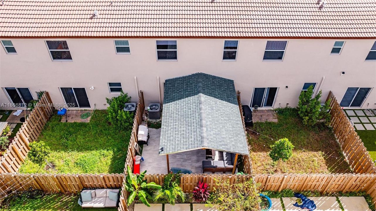 Recientemente alquilado: $4,250 (4 camas, 2 baños, 1820 Pies cuadrados)