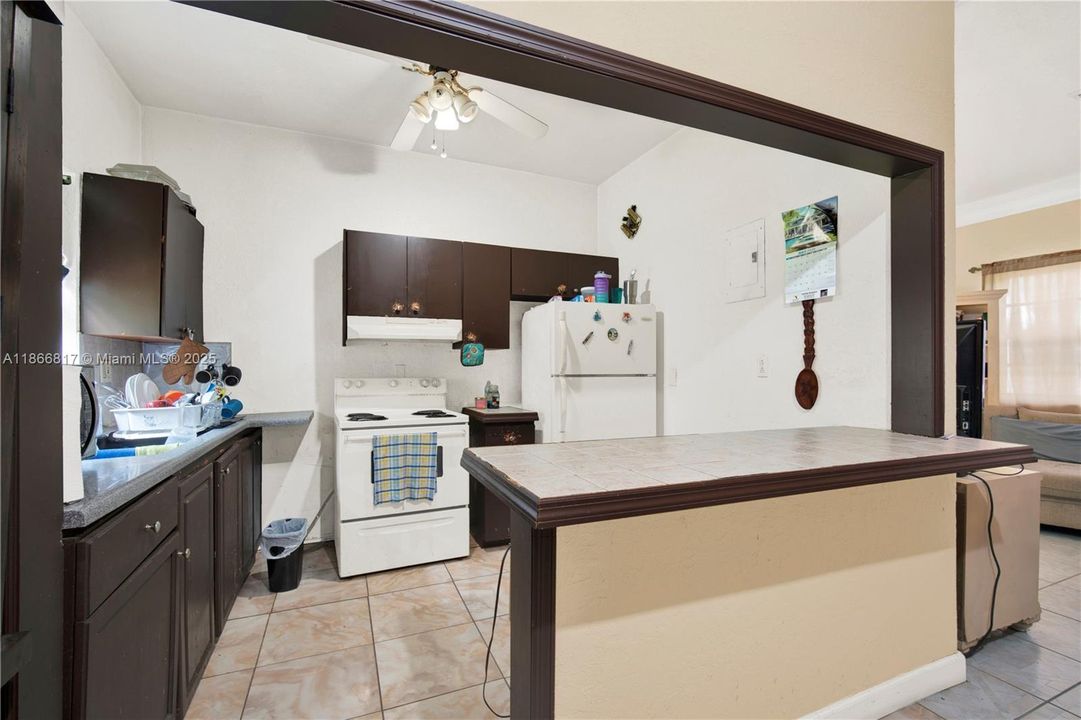 待售: $479,000 (2 贝兹, 2 浴室, 1555 平方英尺)