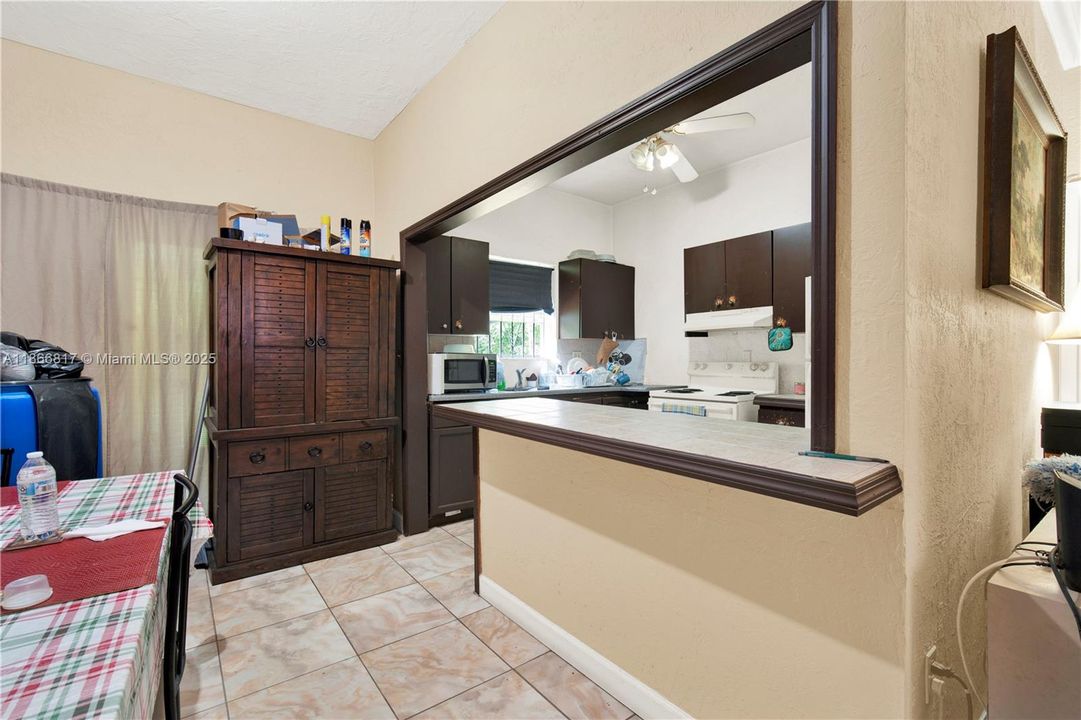 待售: $479,000 (2 贝兹, 2 浴室, 1555 平方英尺)