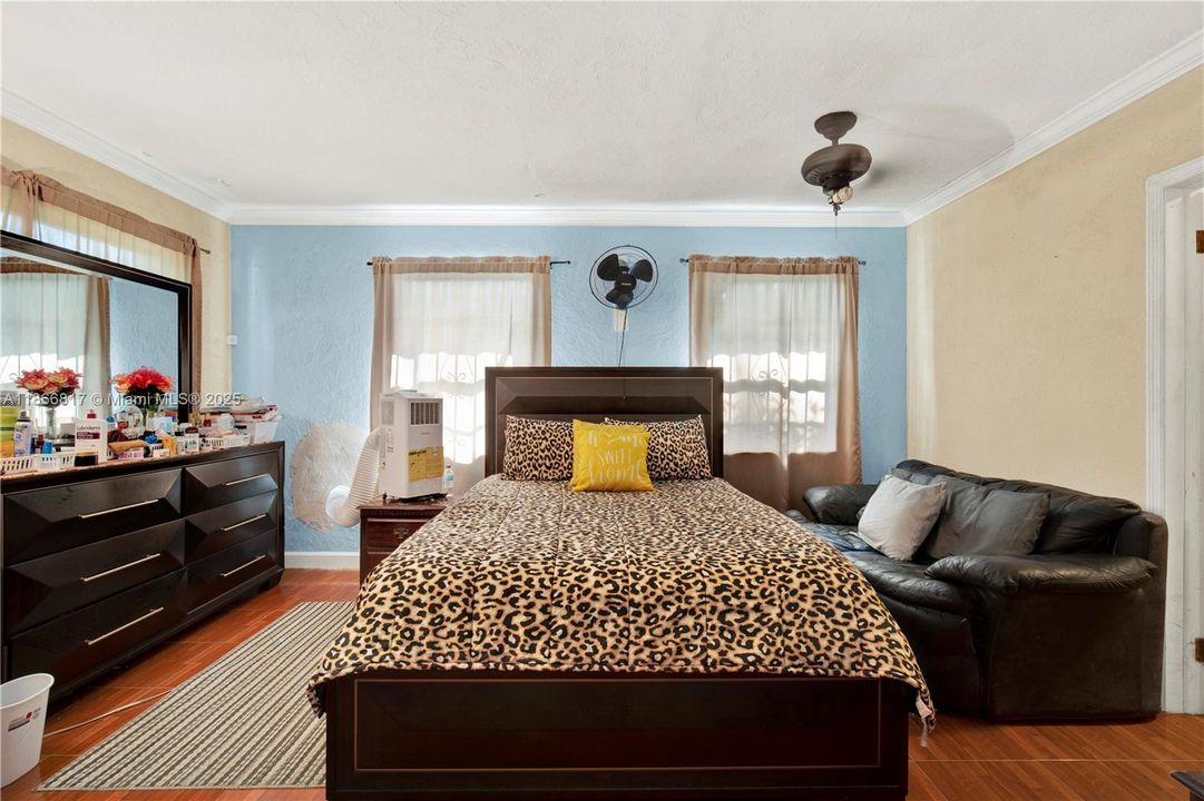 待售: $479,000 (2 贝兹, 2 浴室, 1555 平方英尺)