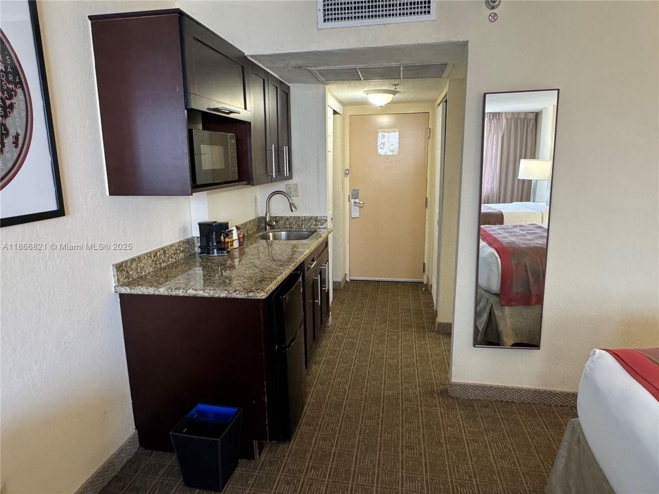 待售: $119,900 (0 贝兹, 1 浴室, 420 平方英尺)