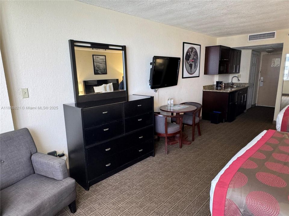 待售: $119,900 (0 贝兹, 1 浴室, 420 平方英尺)