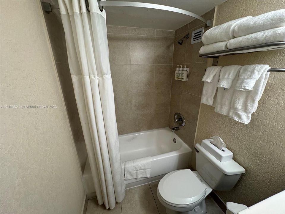 待售: $119,900 (0 贝兹, 1 浴室, 420 平方英尺)