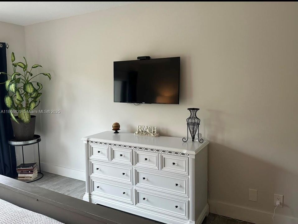 For Rent: $2,800 (2 beds, 2 baths, 1530 Square Feet)