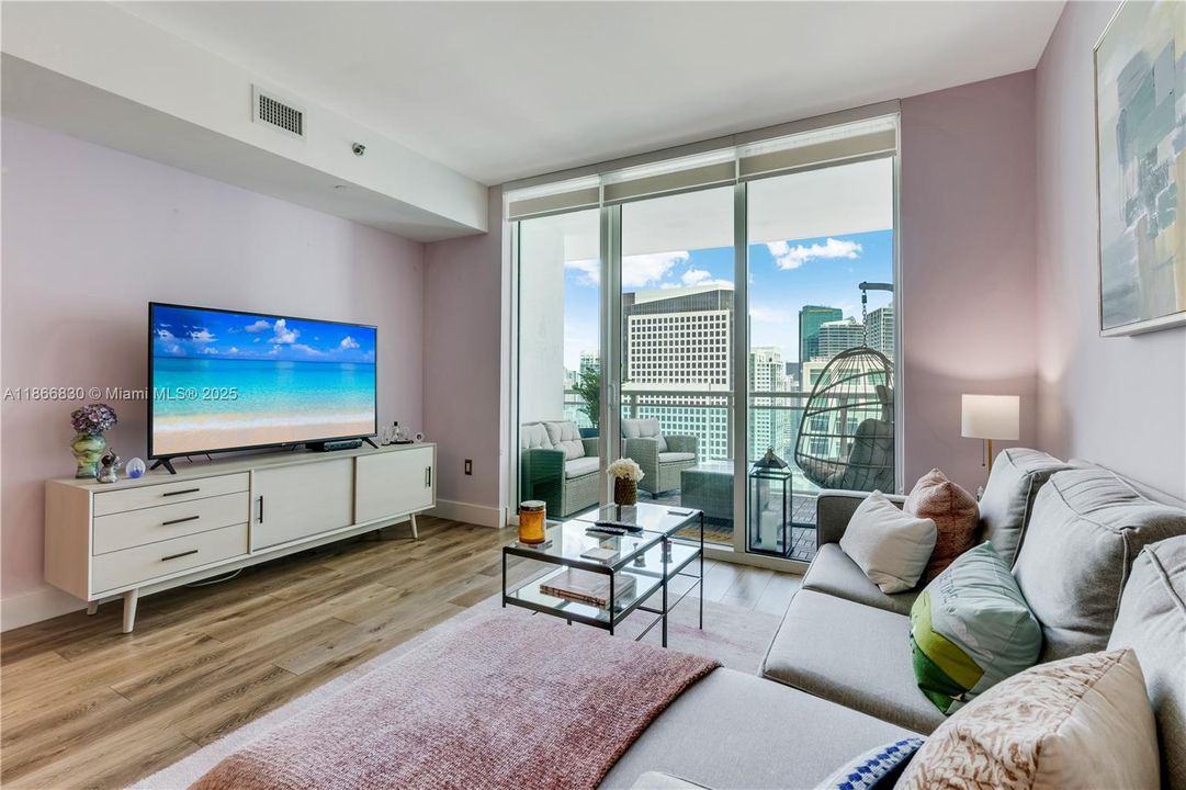 En Venta: $517,000 (1 camas, 1 baños, 774 Pies cuadrados)