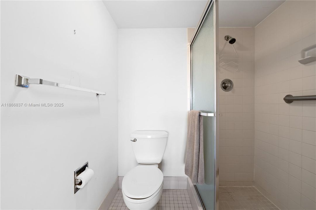 Под контрактом: $219,000 (2 спален, 2 ванн, 1192 Квадратных фут)