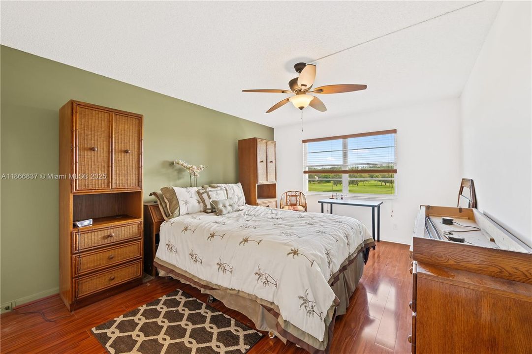 Под контрактом: $219,000 (2 спален, 2 ванн, 1192 Квадратных фут)