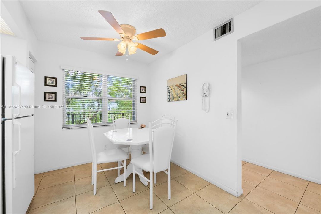 Под контрактом: $219,000 (2 спален, 2 ванн, 1192 Квадратных фут)