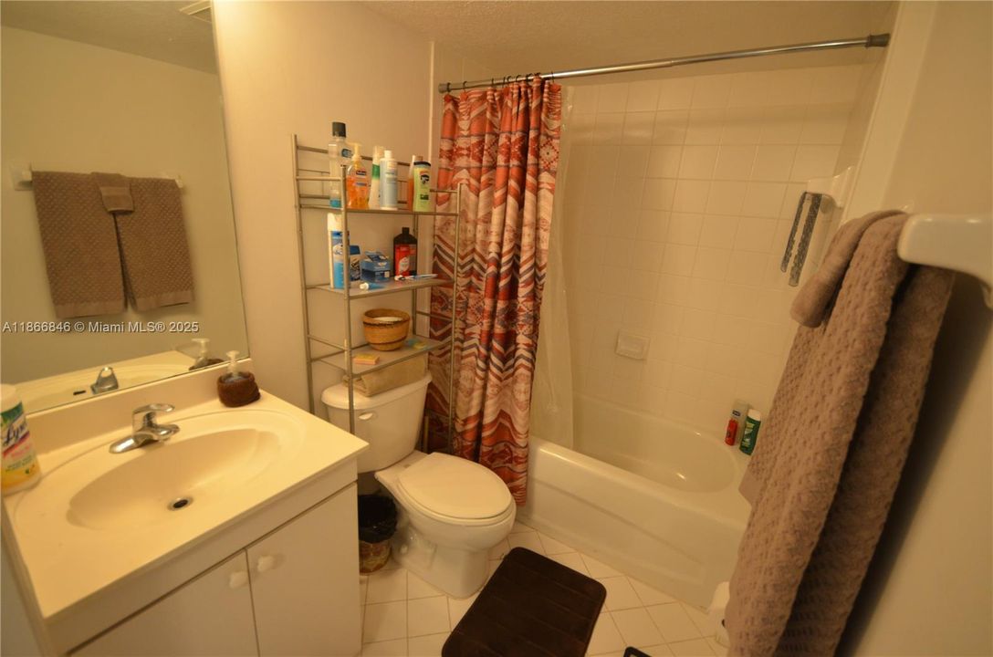 En Venta: $280,000 (3 camas, 2 baños, 1099 Pies cuadrados)