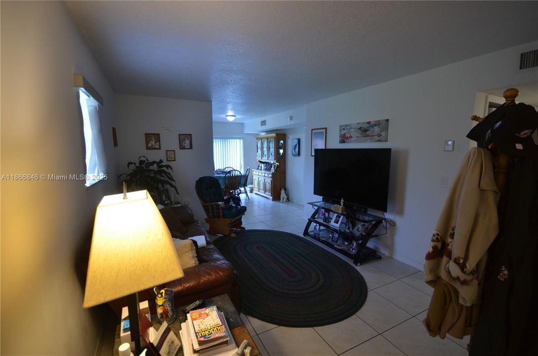 En Venta: $280,000 (3 camas, 2 baños, 1099 Pies cuadrados)