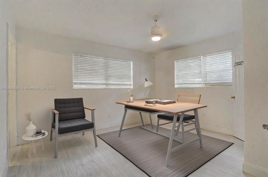 Под контрактом: $3,499 (3 спален, 3 ванн, 1538 Квадратных фут)