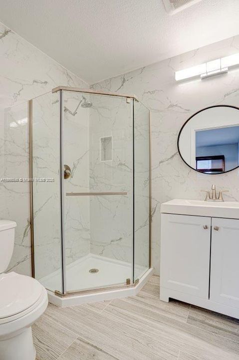 Под контрактом: $3,499 (3 спален, 3 ванн, 1538 Квадратных фут)