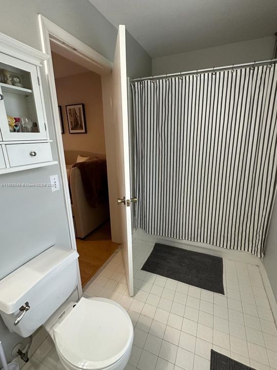 Active With Contract: $3,900 (3 beds, 2 baths, 1862 Square Feet)