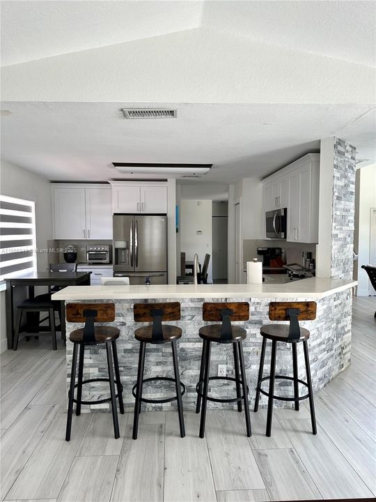 Active With Contract: $3,900 (3 beds, 2 baths, 1862 Square Feet)