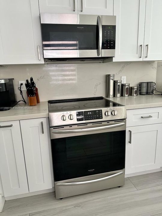 Active With Contract: $3,900 (3 beds, 2 baths, 1862 Square Feet)