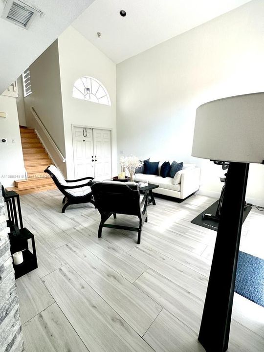 Active With Contract: $3,900 (3 beds, 2 baths, 1862 Square Feet)