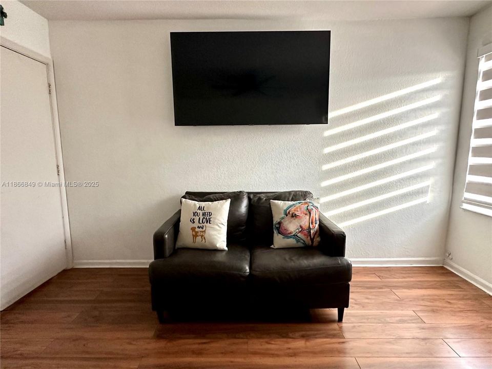 Active With Contract: $3,900 (3 beds, 2 baths, 1862 Square Feet)